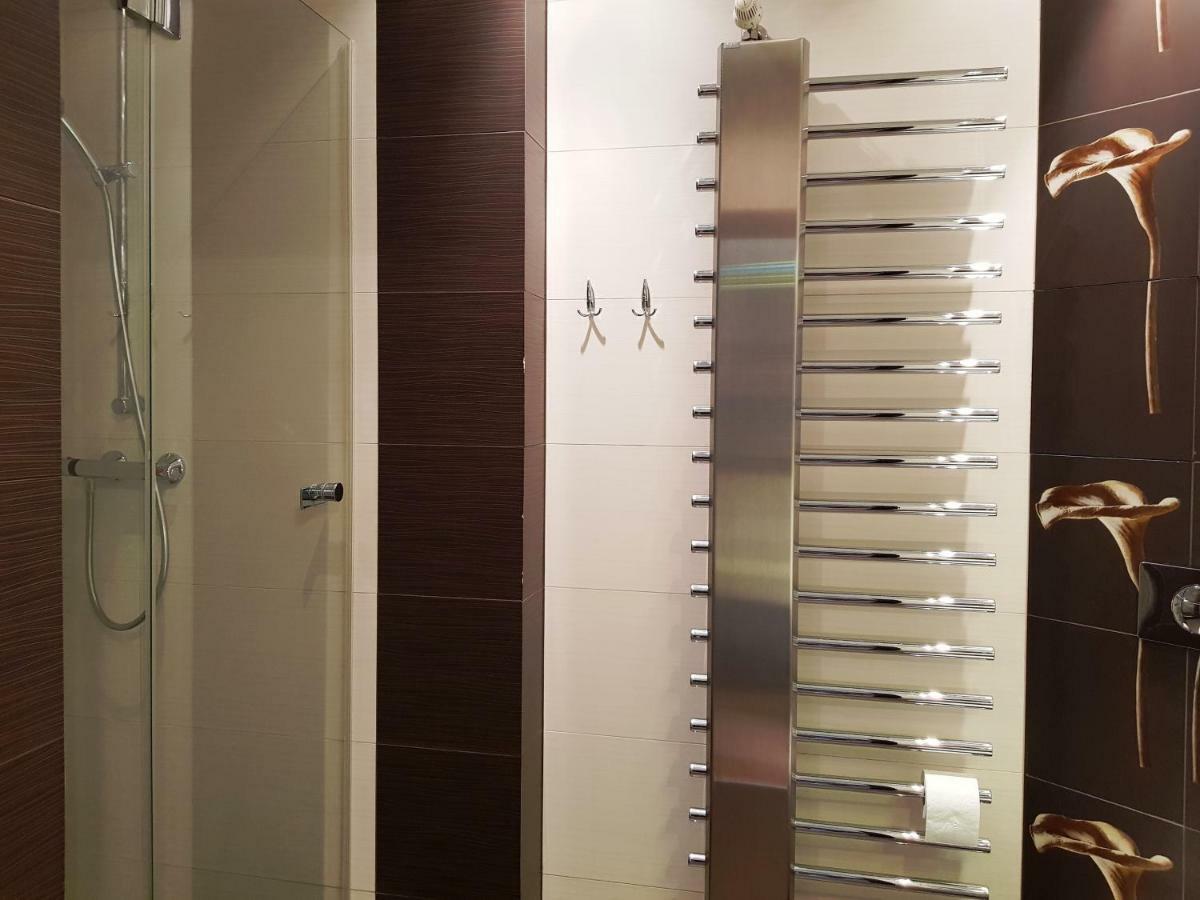 Apartament "Cleopatra 5" Przy Rynku Z Parkingiem, Faktury Vat Kielce Exterior photo